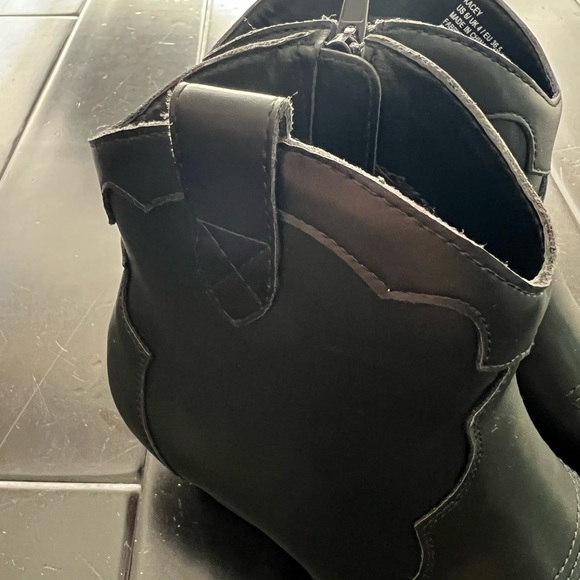 JustFab Kacey Western Ankle Boots - Picture 7 of 9